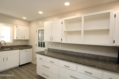 10430 W Caron Dr, Sun City, AZ 85351 - photo 3