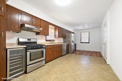 820 N Loomis St, Naperville, IL 60563 - photo 4