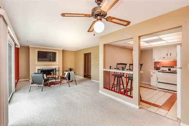 2114 W 1st St unit 7, Cedar Falls, IA 50613 - photo 4