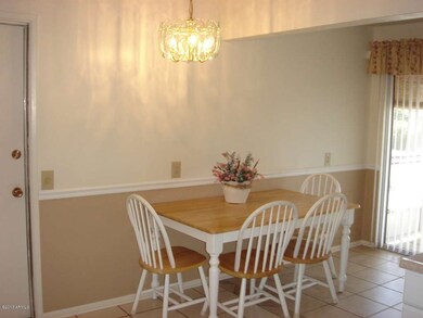 EAT-IN KITCHEN