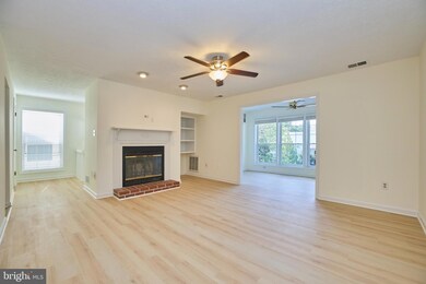 10068 Oakton Terrace Rd, Oakton, VA 22124 - photo 3