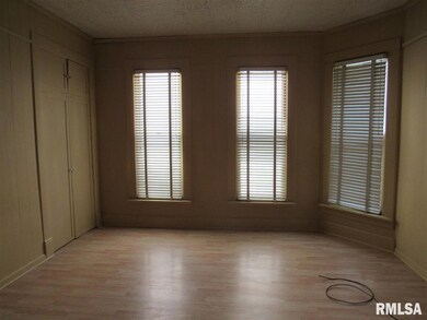 2148 W 2nd St, Davenport, IA 52802 - photo 4