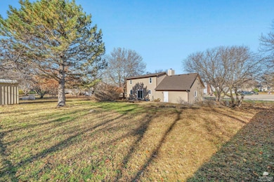 828 Gillespie Dr, Manhattan, KS 66502 - photo 5