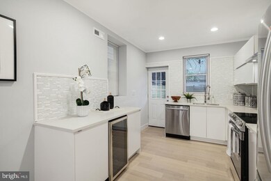 2040 Tasker St, Philadelphia, PA 19145 - photo 5