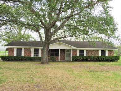 2103 Holly St, East Bernard, TX 77435 - photo 2