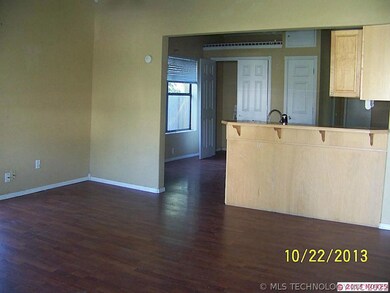 907 W Division St, Henryetta, OK 74437 - photo 3