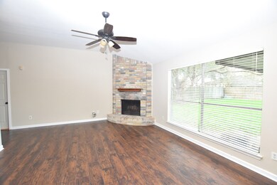 3106 Fox Run Dr, Alvin, TX 77511 - photo 6