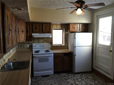 1919 W Allen St unit 2nd Floor, Allentown, PA 18104 - photo 2