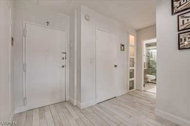 Putnam House unit 204, Union, NJ 07083 - photo 5