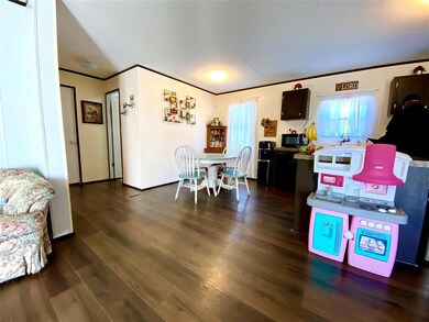 810 Pecos River Dr, Granbury, TX 76048 - photo 5