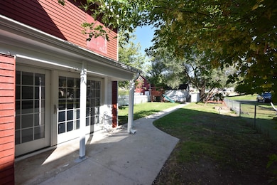 918 Cedar St, West Bend, WI 53095 - photo 5