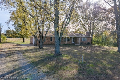 1411 Nixon Rd, Lavaca, AR 72941 - photo 4