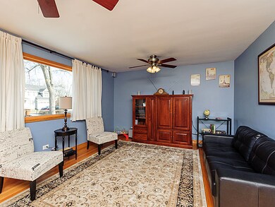 15W345 Lexington St, Elmhurst, IL 60126 - photo 2