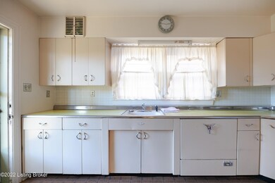 1205 Dahlia Dr, Louisville, KY 40204 - photo 4