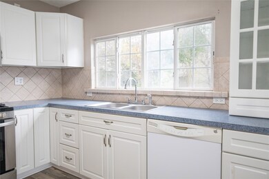 1218 Betsy Ross St, Alvin, TX 77511 - photo 7