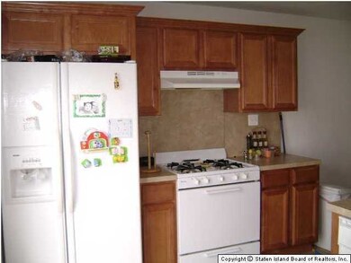 63 Beresford Ave, Staten Island, NY 10314 - photo 2