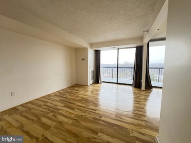 Chelsea Towers unit 1013, Bethesda, MD 20817 - photo 6