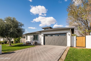 Phoenix Photo Pro-4126 E Glenrosa Ave_00