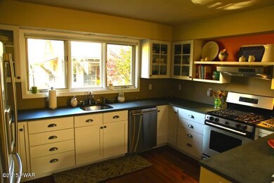 131 Sawkill Ave, Milford, PA 18337 - photo 4