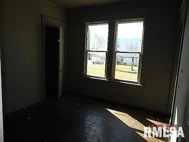 1410 W 4th St, Davenport, IA 52802 - photo 7