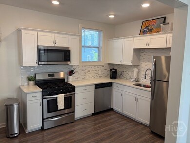 508 E Henry St unit UPSTAIRS, Savannah, GA 31401 - photo 7