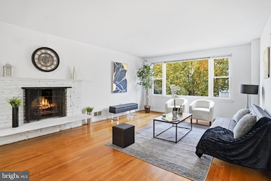 9016 Levelle Dr, Chevy Chase, MD 20815 - photo 2