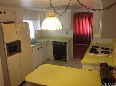Kitchen with dining peninsula