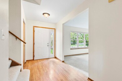 811 Glacier Pkwy, Algonquin, IL 60102 - photo 2