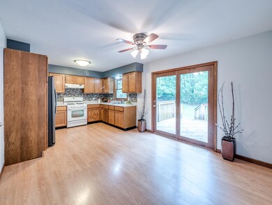 8476 Gibbs Ave, Kalamazoo, MI 49009 - photo 4