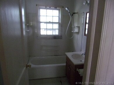 302 N Ora St, Pryor, OK 74361 - photo 2
