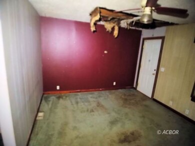 Front Room (Entrance)