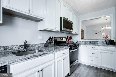 10032 Oakton Terrace Rd, Oakton, VA 22124 - photo 2