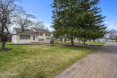 FRONT HOUSE FACING CORNR LOT
