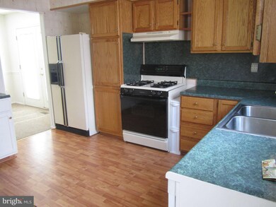 307 Glyndon Dr, Reisterstown, MD 21136 - photo 3