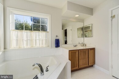 8212 Red Gate Ct, Bowie, MD 20715 - photo 3