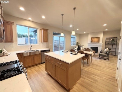 322 W 17th St, Lafayette, OR 97127 - photo 4