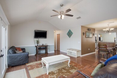 020-Living Room-MLS