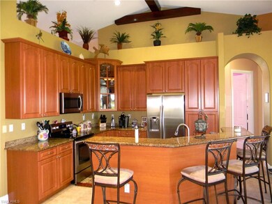 Upgraded Kitchen Offering Oversized Custom 48
