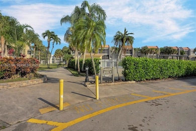 230 Lakeview Dr unit 206, Weston, FL 33326 - photo 2