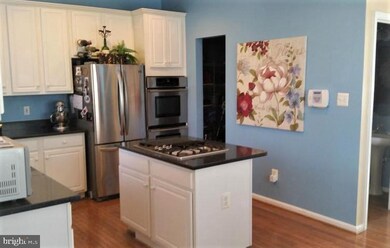 13100 Park Crescent Cir, Herndon, VA 20171 - photo 7