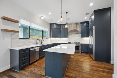 815 Ralfallen St, Houston, TX 77008 - photo 6