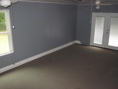 207 E Russell Ave, Bonham, TX 75418 - photo 5