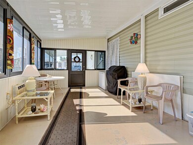 SPACIOUS SIDE LANAI WIH AC