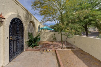 IMG_3861_2_3_4_5_6_Interior 2-1