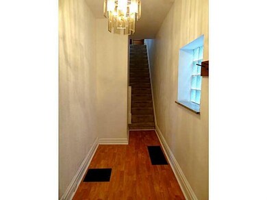 Entry/Foyer.