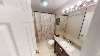 Bathroom 006