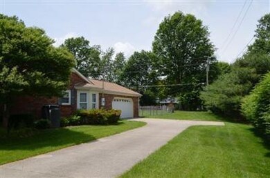 300 Manor House Ln, Frankfort, KY 40601 - photo 2