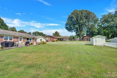 1510 Kenmore Dr, Statesville, NC 28625 - photo 6