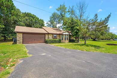 3600 Herb Dr, Cleburne, TX 76031 - photo 3