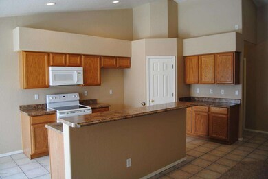 Center Island Kitchen & Breakfast Bar